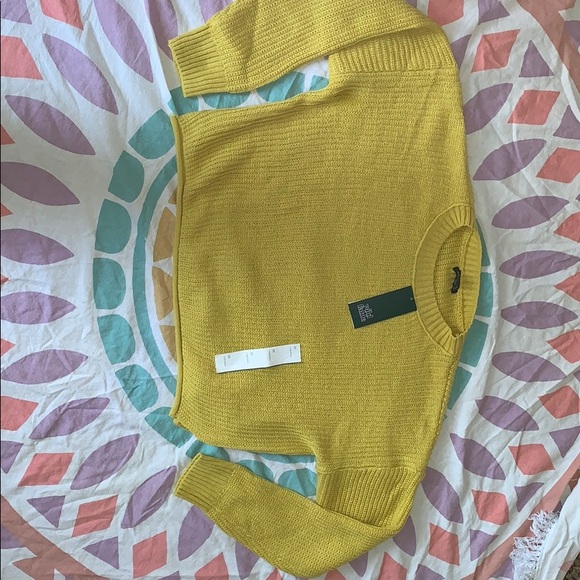 Yellow sweater! - Picture 6 of 7